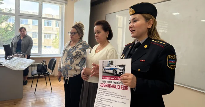 Yol polisi məktəblərdə şagird və valideynlərlə görüşlər keçirdi Təbliğat davam edir FOTOLAR