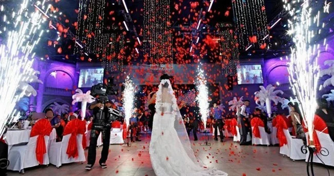 Kreditlə, borcla evlilik ... Bugünkü toy mərasimlərinin Azərbaycan xalqına zərrə qədər aidiyyəti yoxdur