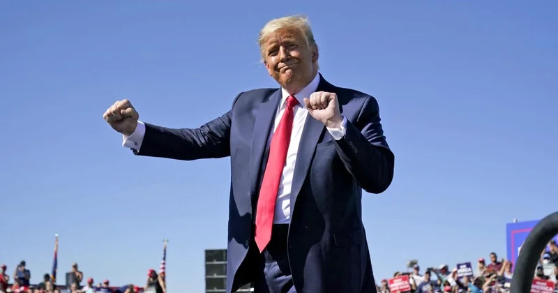 Трамп станцевал на борту авианосца ВИДЕО