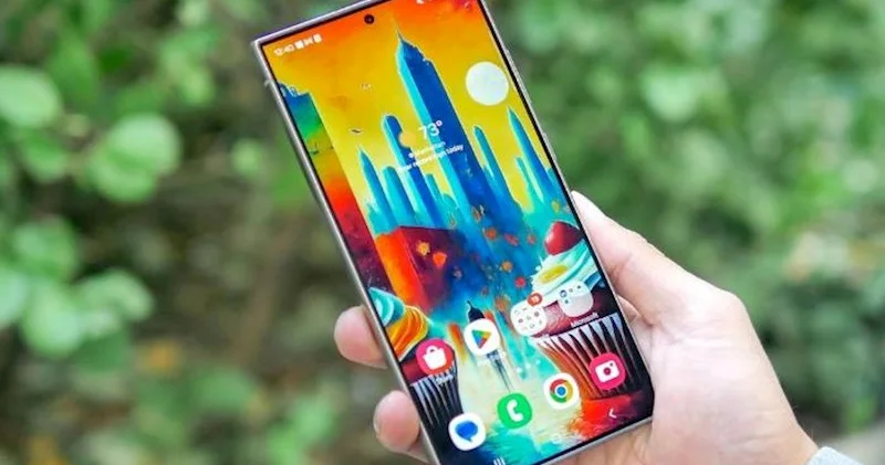 “Samsung”un smartfonu “sirli” ekrana sahib olacaq