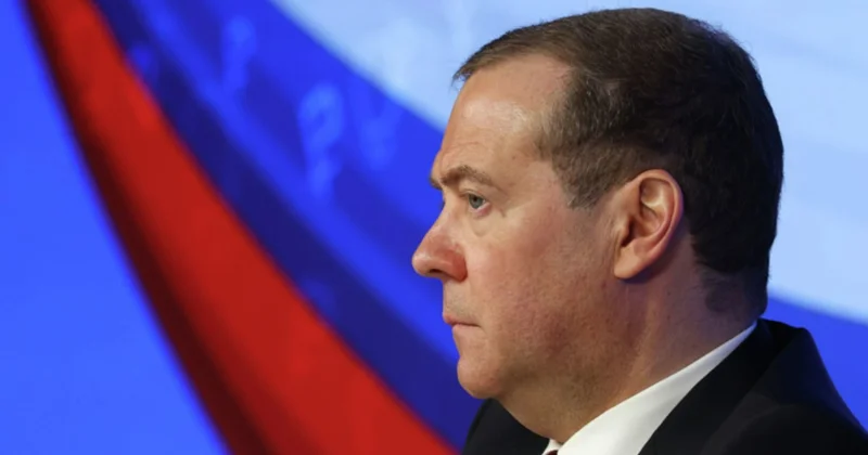 Медведев: А на Францию петушку Микрону плевать Minval Politika