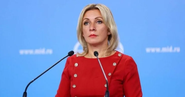 Zaxarova Almaniya kanslerini ələ salıb