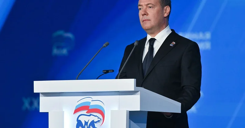 Медведев отметит годовщину партии в Северной Корее