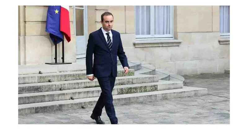 Fransanın baş naziri Nazirlər Kabinetinin ilk iclasından əvvəl istefa verib