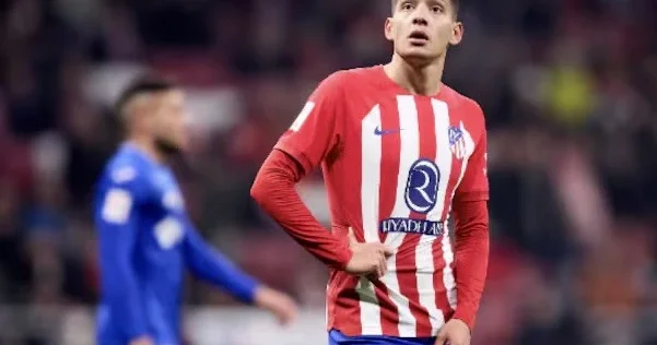 Argentinalı müdafiəçi Premyer Liqa yolunda