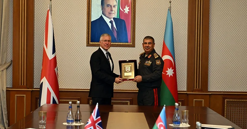 Müdafiə naziri Böyük Britaniyanın Azərbaycandakı səfiri ilə görüşüb
