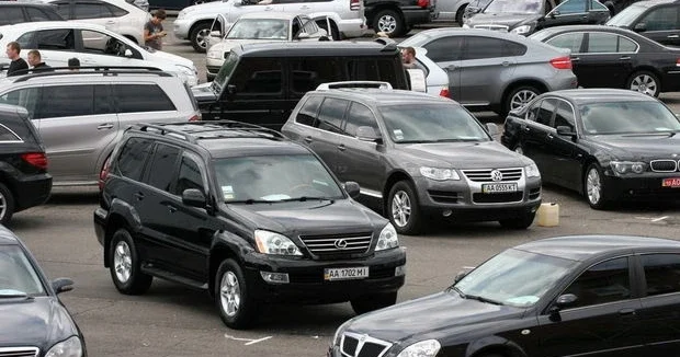 Azərbaycanda avtomobillər üçün YENİ RÜSUMLAR SİYAHI