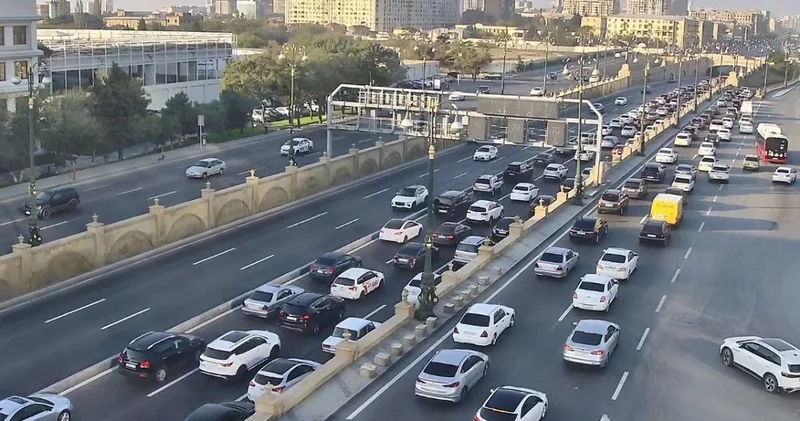 Bakıda 12 istiqamətdə tıxac var SİYAHI