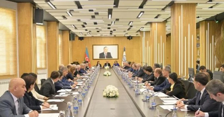 Emin Əmrullayev rektorlarla iclas keçirib