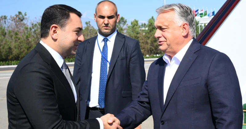 Viktor Orban Qəbələdə səfərdədir