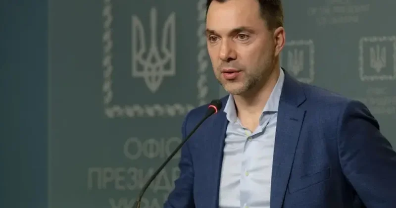Zelenskini hərbi cinayətkar kimi mühakimə edəcəyəm Arestoviç