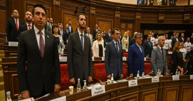 Ermənistanda 44 günlük müharibəni araşdıran komissiyanın hesabatı arxivə verildi