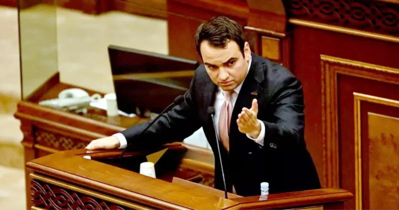 Ermənistanda müxalifət müdafiə nazirinin istefasını tələb etdi