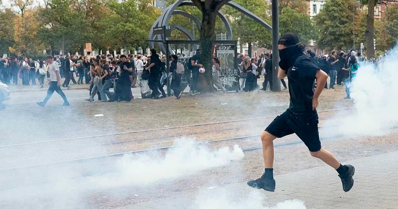 Fransada tələbə üsyanı böyüyür Fotolar