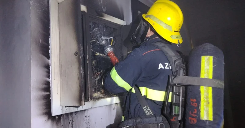 Пожар в многоэтажке Баку: жильцов эвакуировали