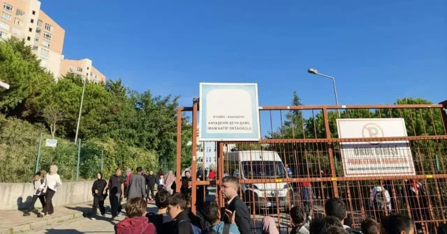 İstanbulda məktəbdə DƏHŞƏT: 3 şagird bıçaqlandı FOTO VİDEO