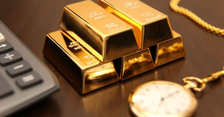 Dolların bahalaşması və istiqraz gəlirlərinin artması fonunda qızıl ucuzlaşır