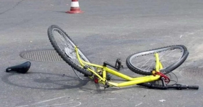 Xaçmazda velosiped sürən məktəbliləri avtomobil vurdu
