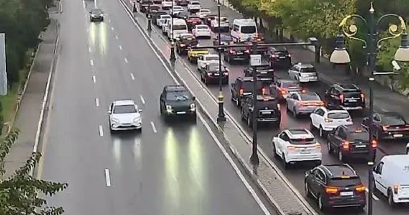 Yağış yağır: Bakıda böyük tıxaclar yarandı