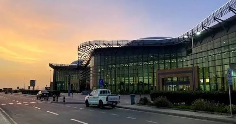 Səudiyyə Ərəbistanında 2 aeroport vurulub, 3 nəfər xəsarət alıb