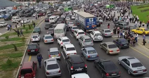 “Əhalinin artımı və Bakıya köçün intensivliyi nəqliyyat infrastrukturunda sistemli yanaşma tələb edir” SOSİOLOQ DANIŞDI
