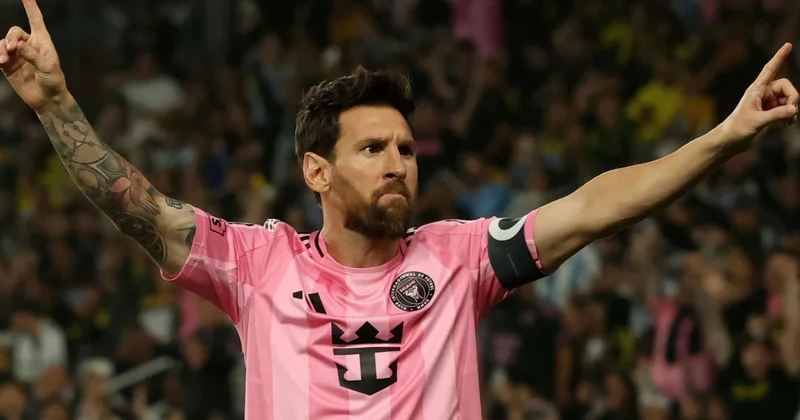 Messi milli karyerasını bitirir, klubda isə...