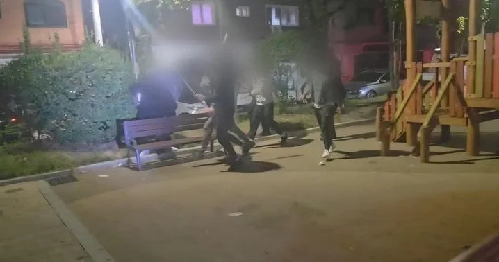 Cənubi Koreyanın Pxontek şəhərində əcnəbilərin iştirakı ilə kütləvi dava baş verib