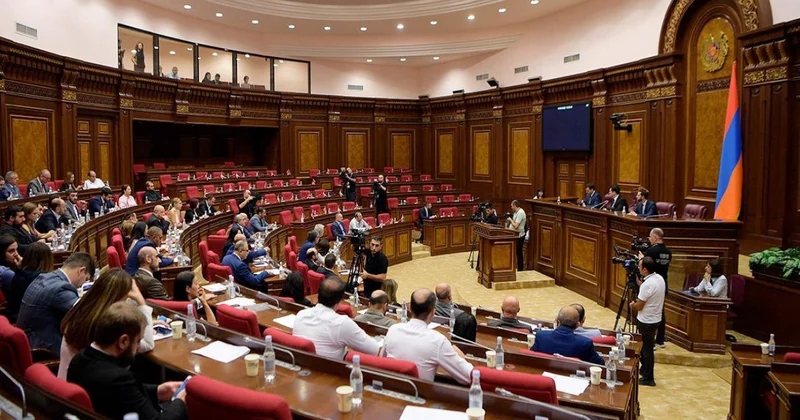 Парламент Армении утвердил состав комиссии по изучению вопросов, касающихся ААЦ