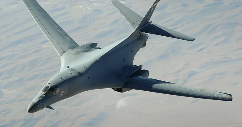 Tramp Britaniyadakı bazadan B 1 bombardmançılarının çıxarılmasının səbəbini açıqlayıb