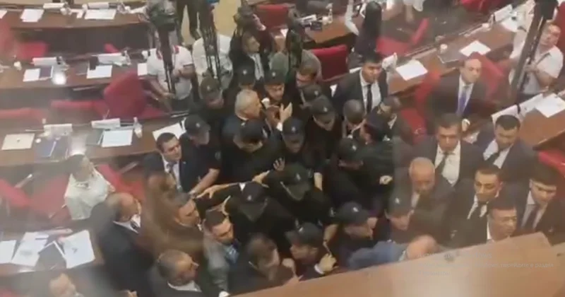 Депутаты подрались в парламенте Армении Minval Politika