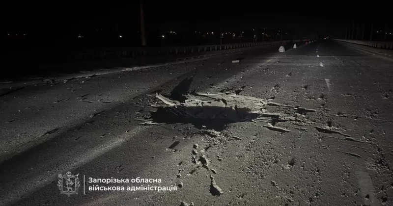 Россия атаковала один из мостов через Днепр в Запорожье
