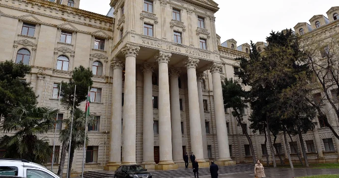 Yük gəmisinə hücumda daha 3 azərbaycanlı yaralanıb XİN