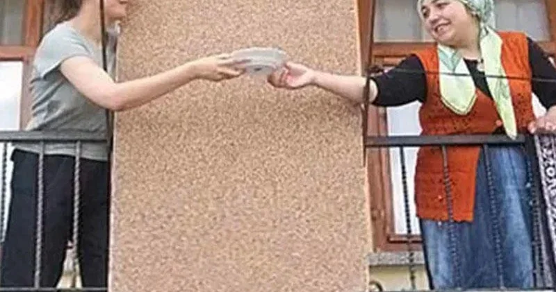 Eyni mərtəbədə yaşayırlar, bir birlərini tanımırlar Qonşuluq niyə itir?