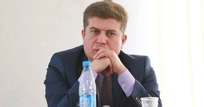 Deputat korrupsiyanı xəbər verənlərə mükafat nəzərdə tutan layihəyə qarşı çıxdı