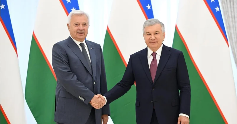 Şavkat Mirziyoyev Vahid Ələkbərovla Özbəkistandakı layihələri müzakirə edib