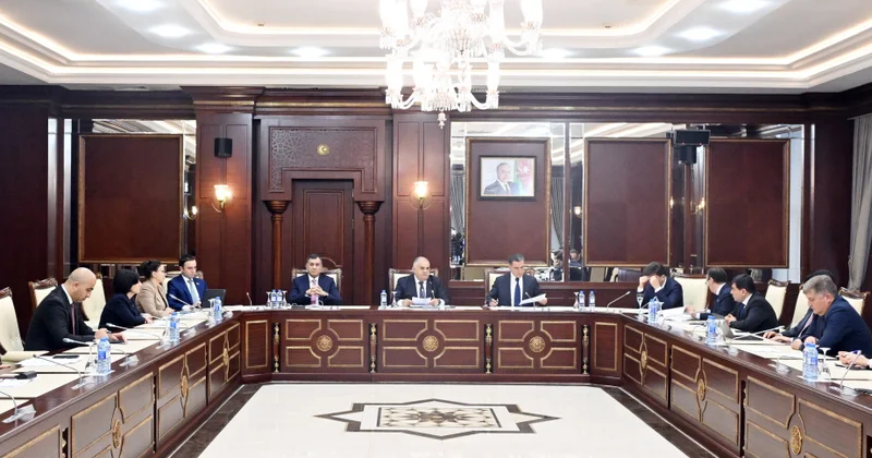 Parlamentin Müdafiə, təhlükəsizlik və korrupsiya ilə mübarizə komitəsinin iclasında iki məsələ müzakirəyə çıxarılıb