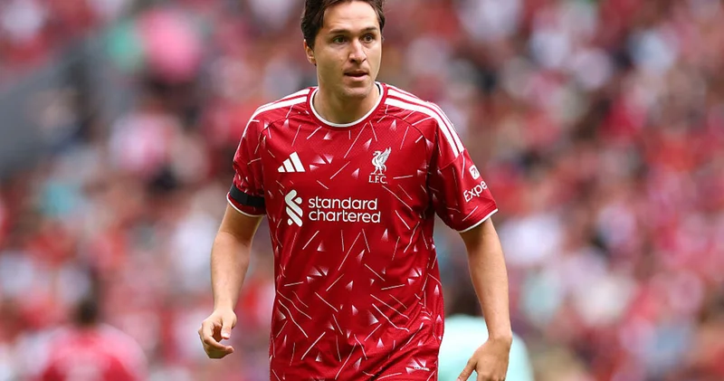Liverpul un italyan futbolçusu klubdan ayrılmaq istəyir