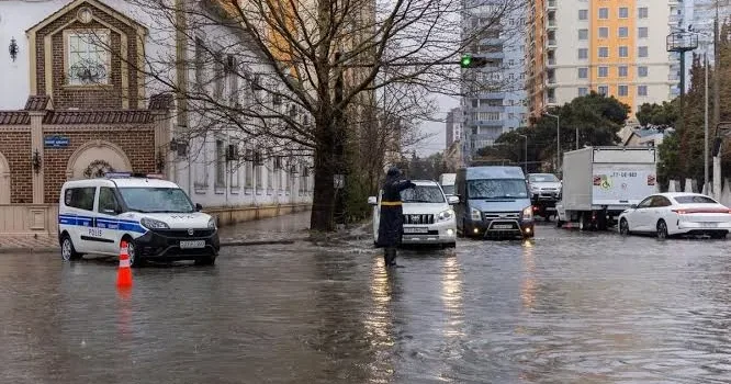 Gölməçəyə girən avtomobillərin başına nə gəlir? Usta DANIŞDI