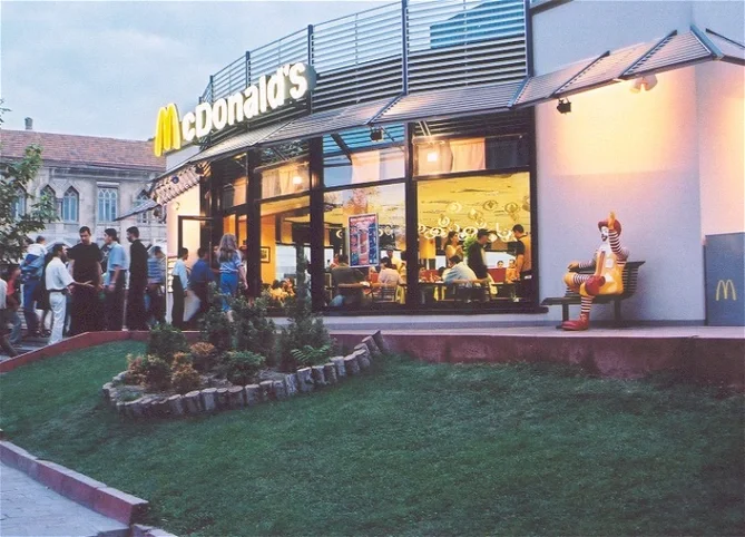 McDonalds Azərbaycanda 25 illik yubileyini qeyd edir: Fəvvarələr meydanından yeni üfüqlərədək Xəbər saytı Son xəbərlər və Hadisələr