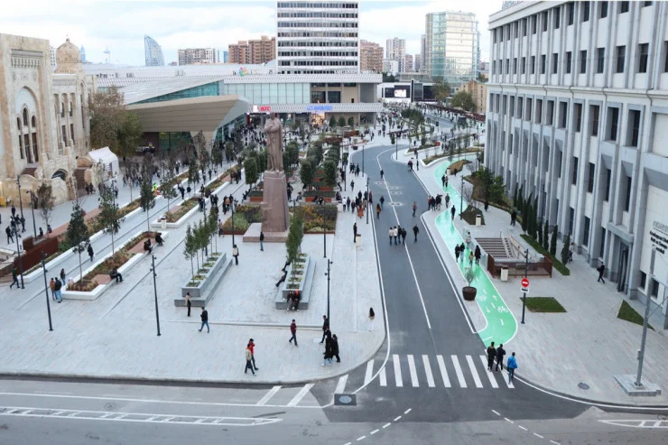 “28 May” metrosunun qarşısı sabahdan açılacaq