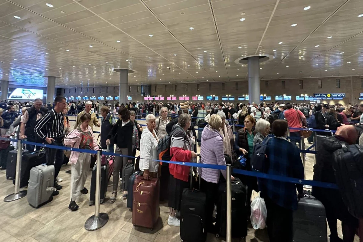 Hizbullahın atdığı raketlərdən biri BenQurion aeroportuna düşüb, uçuşlar dayandırılıb