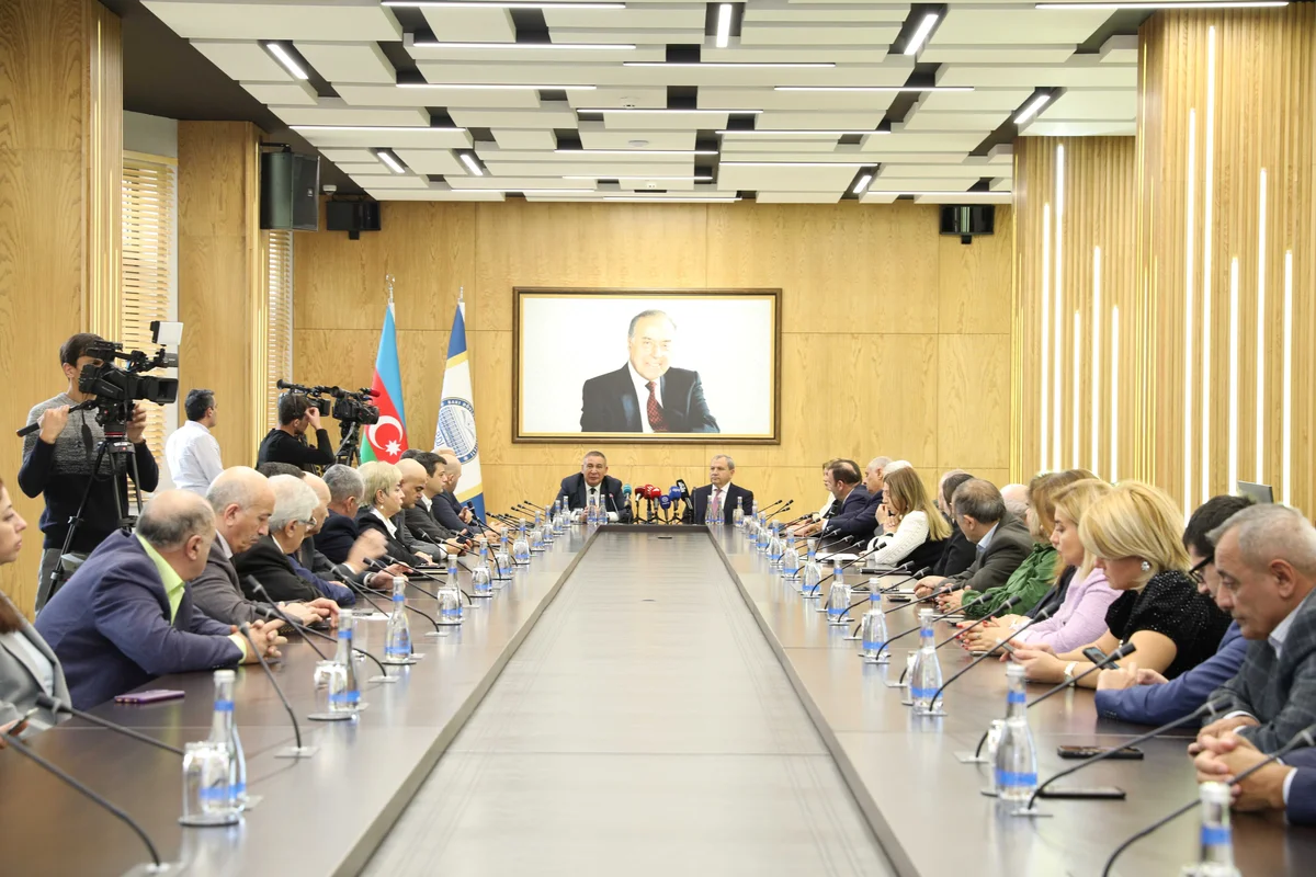 Bakıda COP29 ərəfəsində Azərbaycana qarşı informasiya hücumları müzakirə olunub FOTO