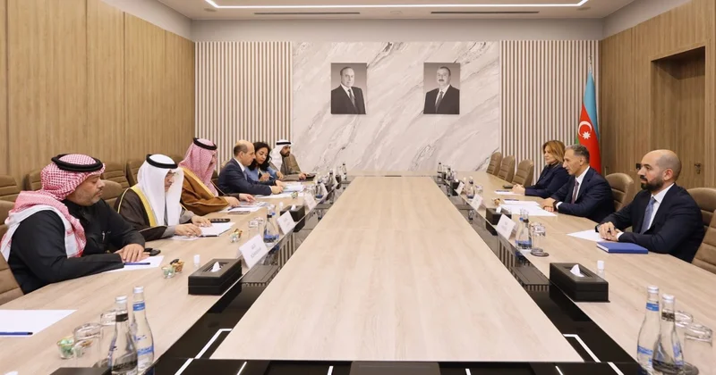 Rəşad Nəbiyev ərəb ölkələrinin aparıcı inkişaf fondlarının nümayəndələri ilə görüşdü