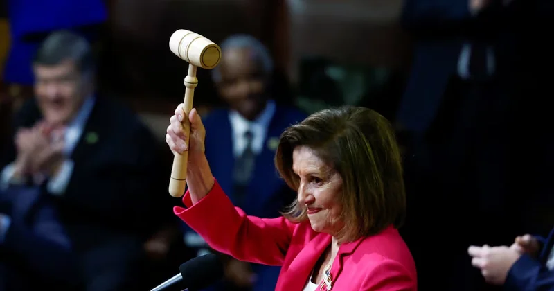 Nensi Pelosi Konqresi tərk edir