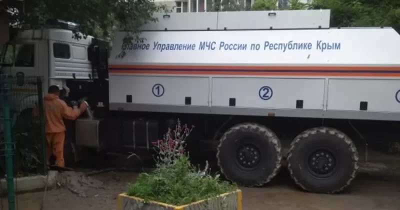 Взрывы в Крыму: дроны ВСУ поразили нефтебазу