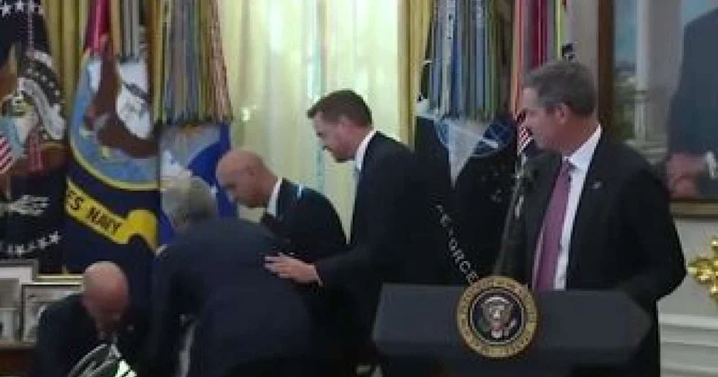 Trampın tədbirində gərgin anlar: Konfrans zamanı huşunu itirdi VİDEO