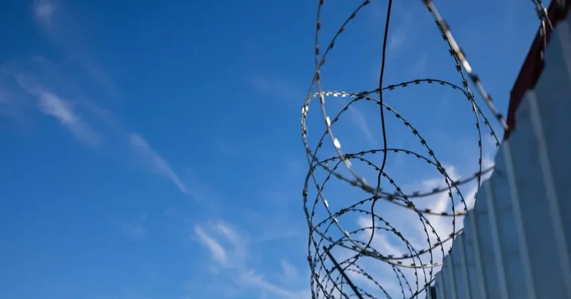 Iki təhlükəli məhbus səhvən azadlığa buraxılıb