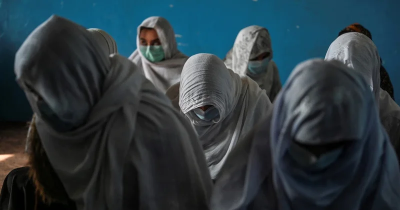 ООН призывает власти Афганистана отменить ограничения на учебу и работу женщин