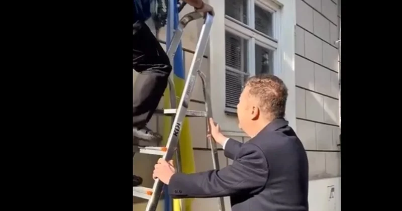 В Чехии сняли украинский флаг со здания парламента Minval Politika