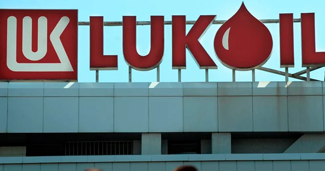 Порт Баку отказался работать с нефтью Лукойла после санкций санкций США